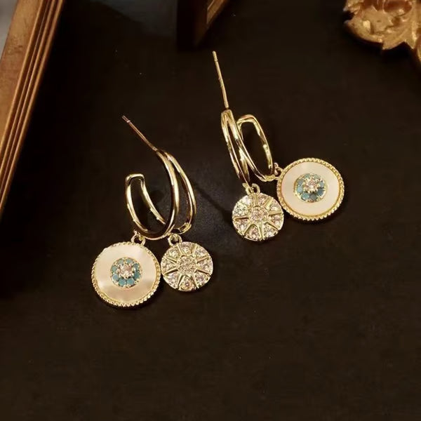 💎 Sparkling Natural Shell Zircon Earrings – Elegant & Lightweight