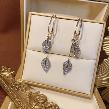 💎 Sparkling Natural Shell Zircon Earrings – Elegant & Lightweight
