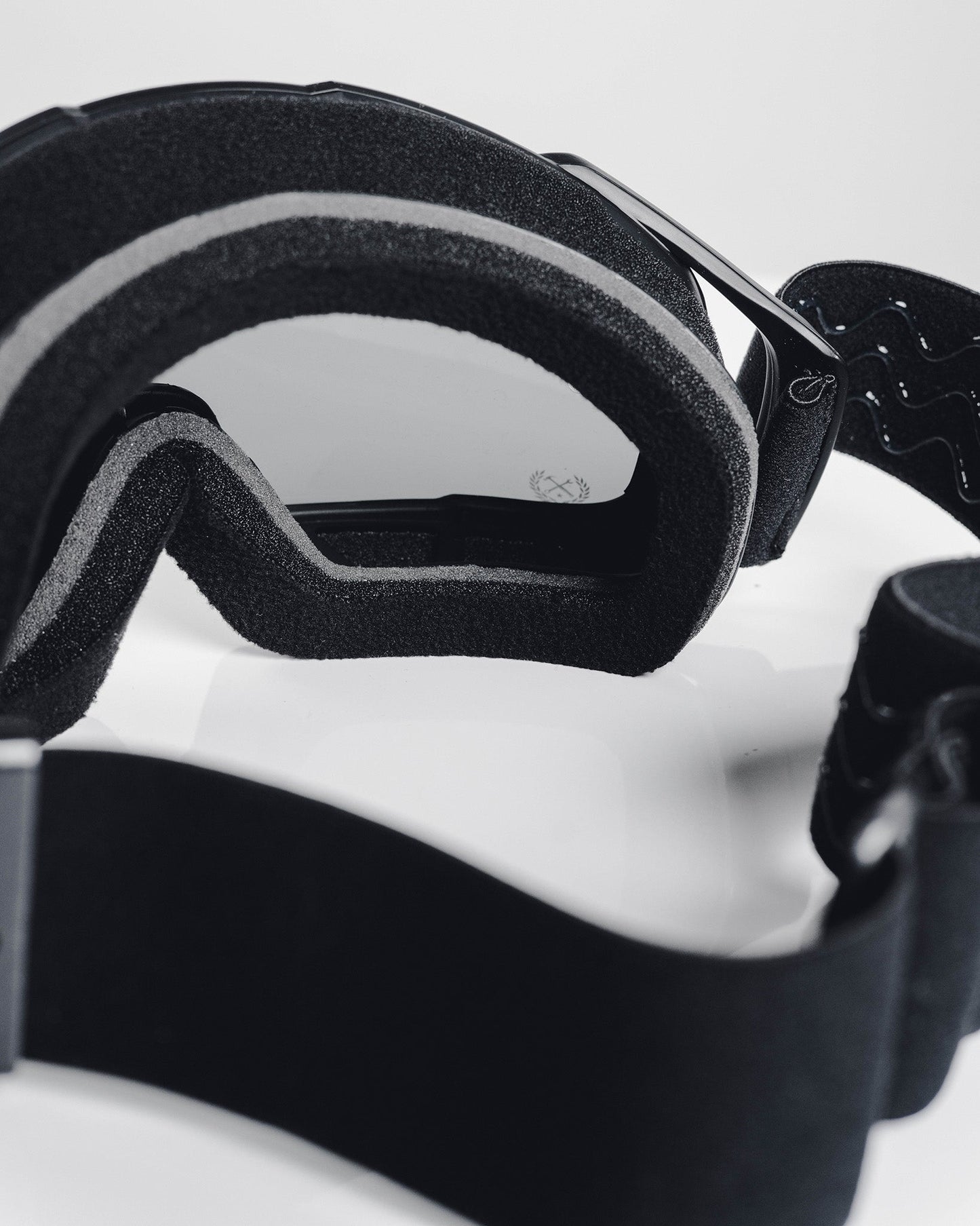 Contender MX Goggles - Black & White / Gray Lens